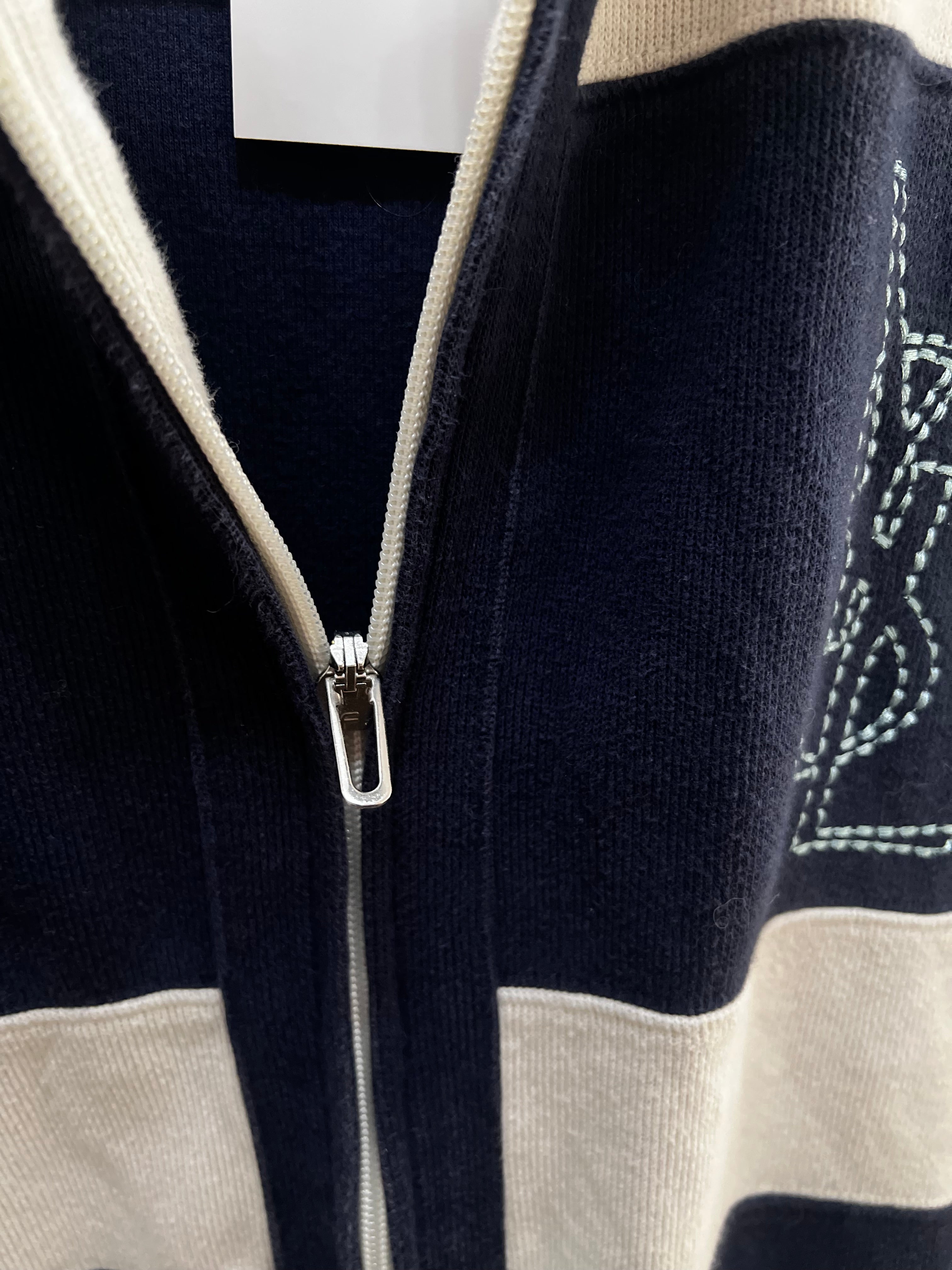 Yves Saint Laurent (YSL) Sweatjacke – Creme/Marineblau, Größe M