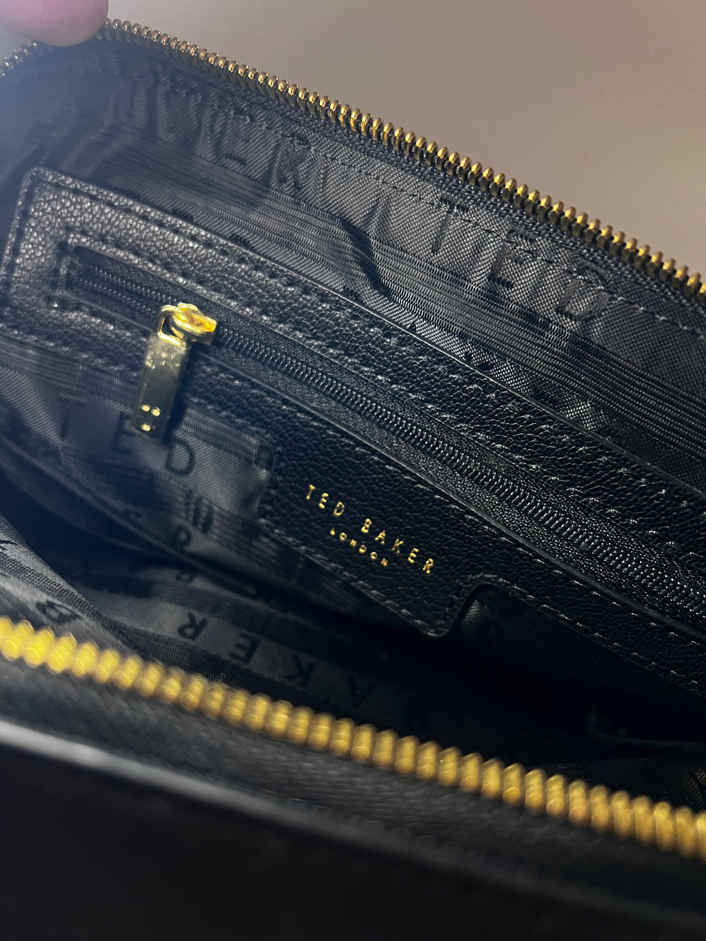 Ted Baker Umhängetasche