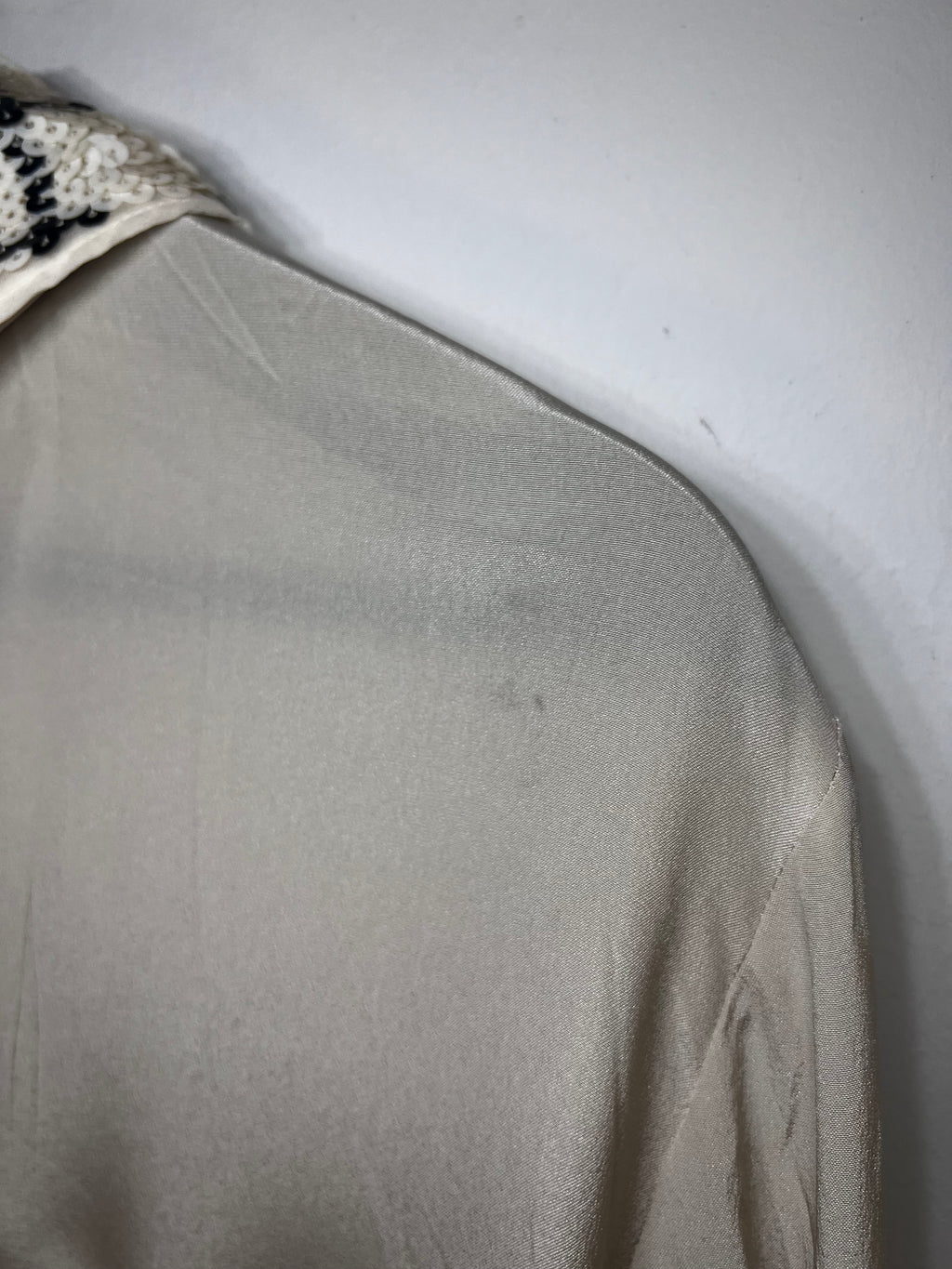 Prada Milano – Elegantes Kleid mit Paillettenkragen