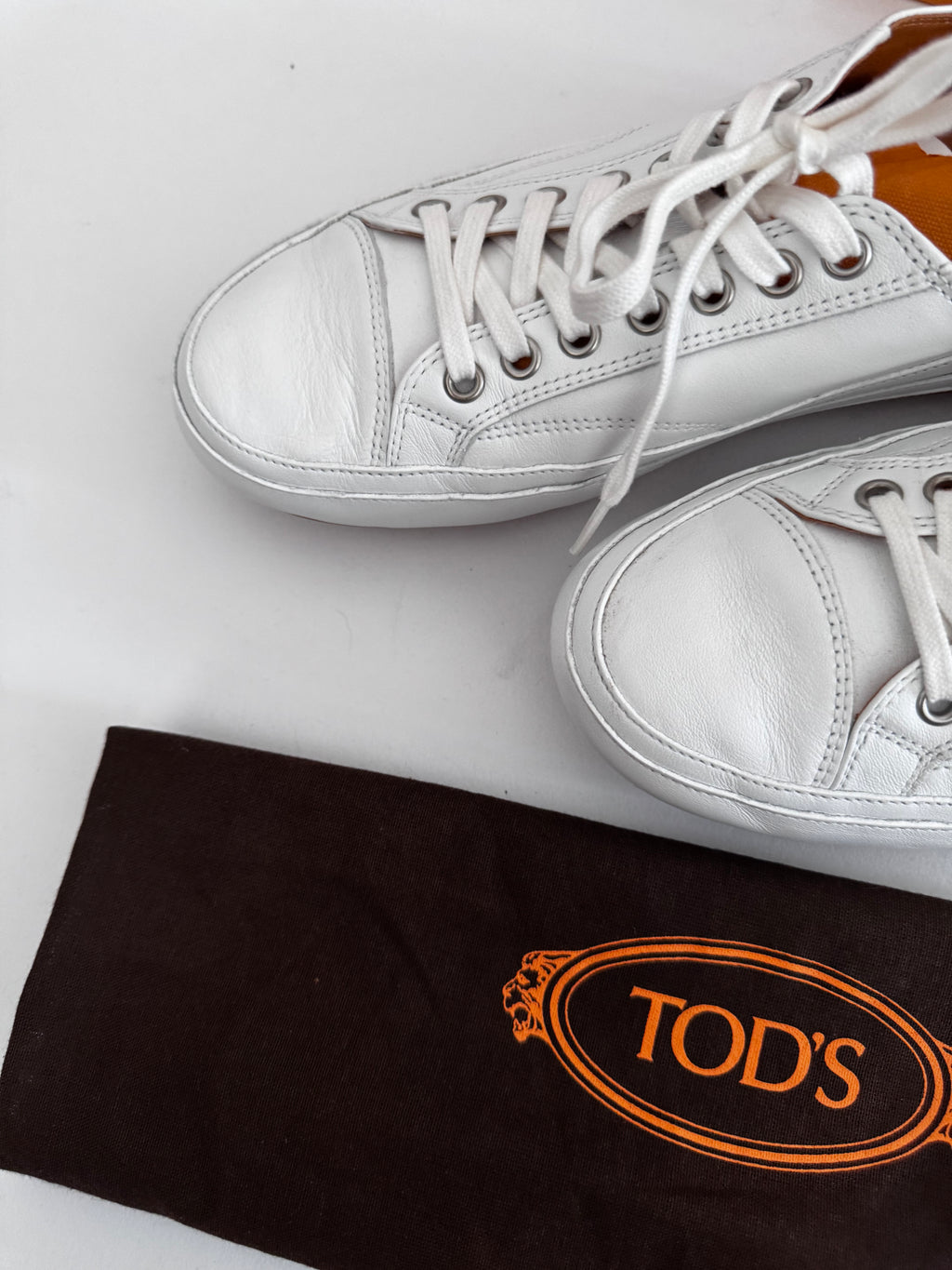 Neu & ungetragen: Tod’s Sneaker – Gr. 39 mit Box