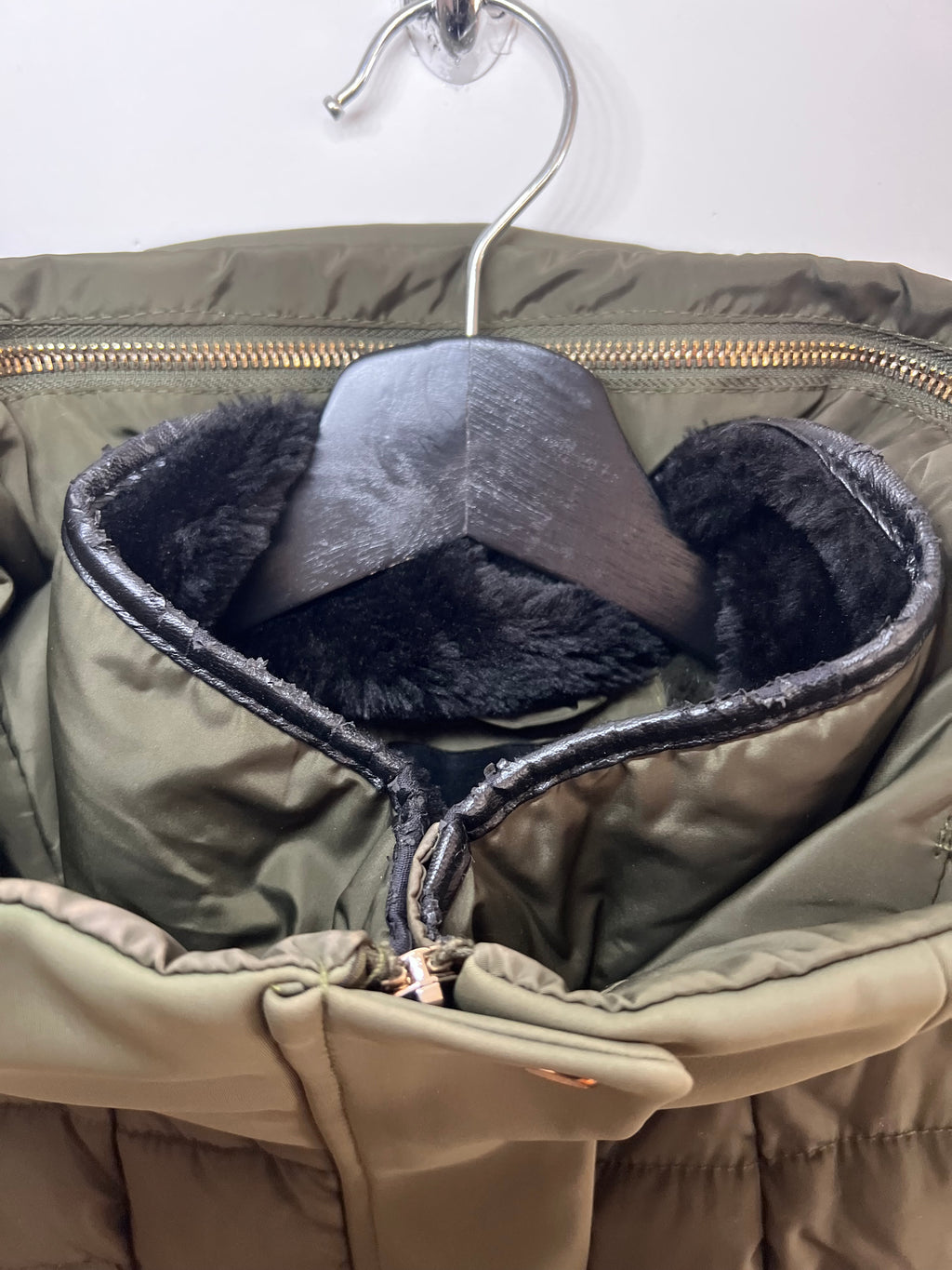 Mode Piu Anna Daunenmantel – Olivgrün, Größe M