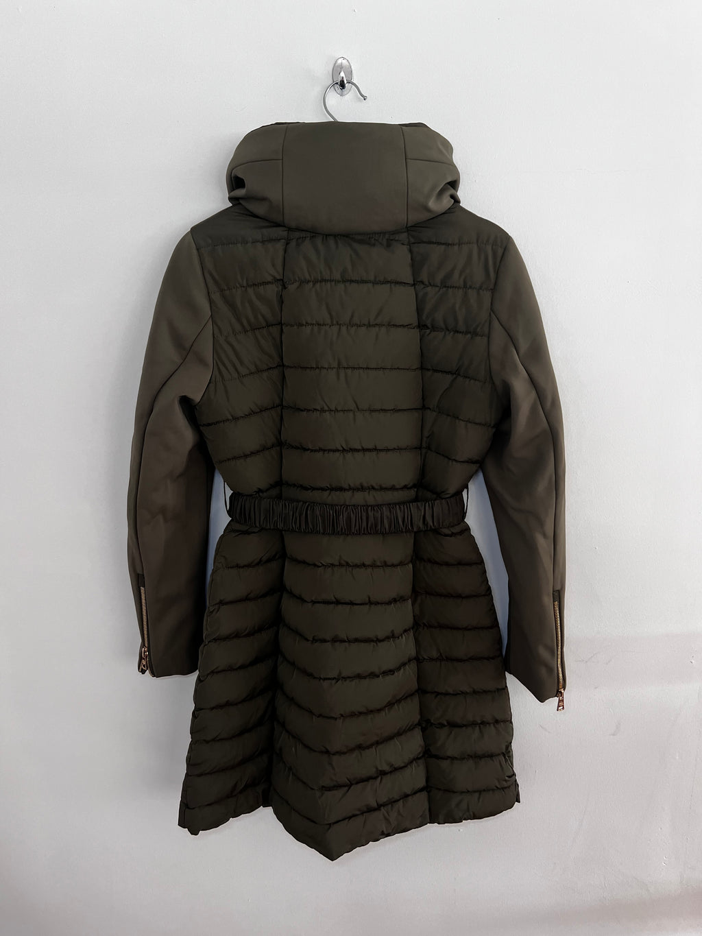 Mode Piu Anna Daunenmantel – Olivgrün, Größe M