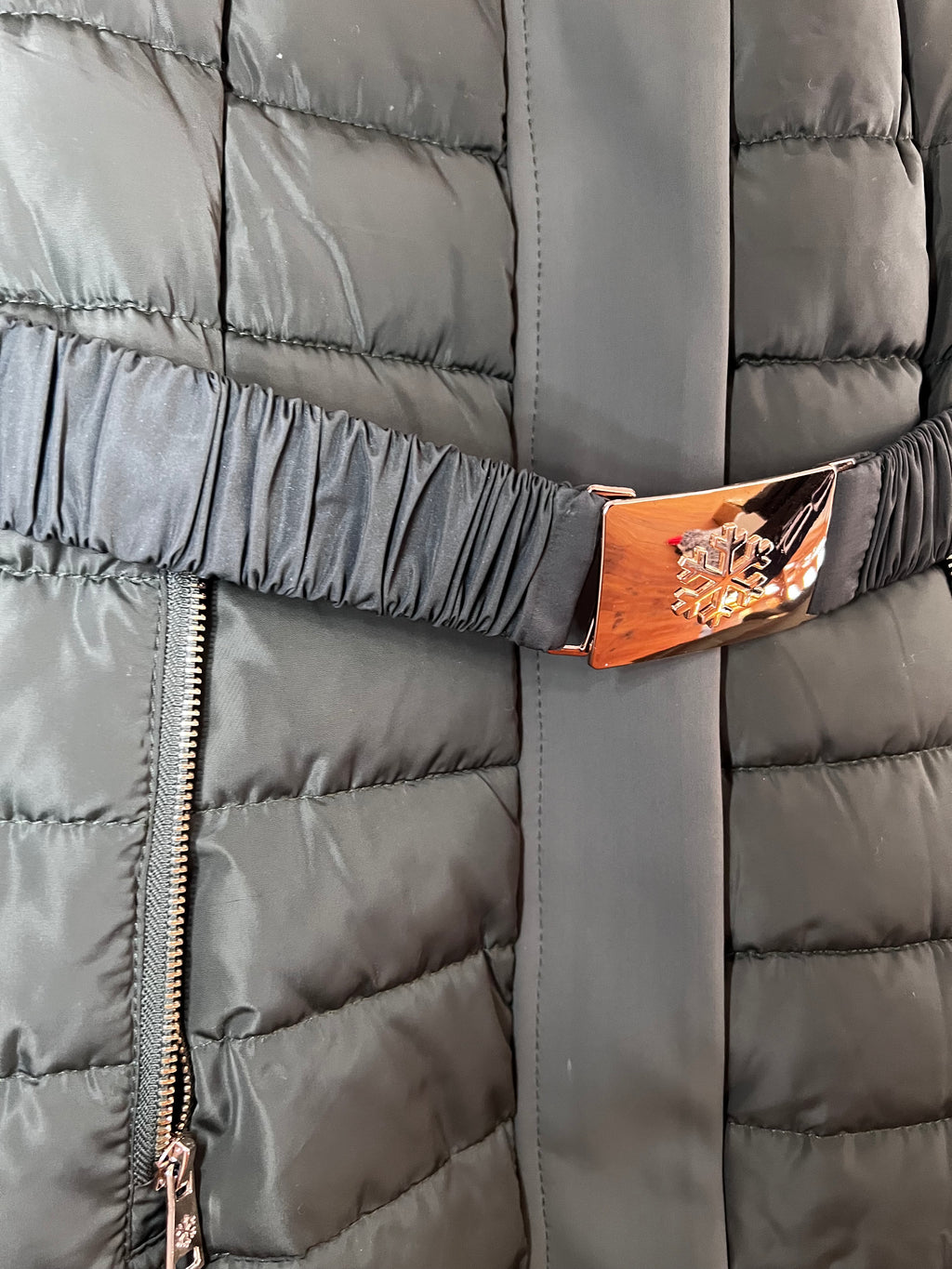 Mode Piu Anna Daunenmantel – Olivgrün, Größe M