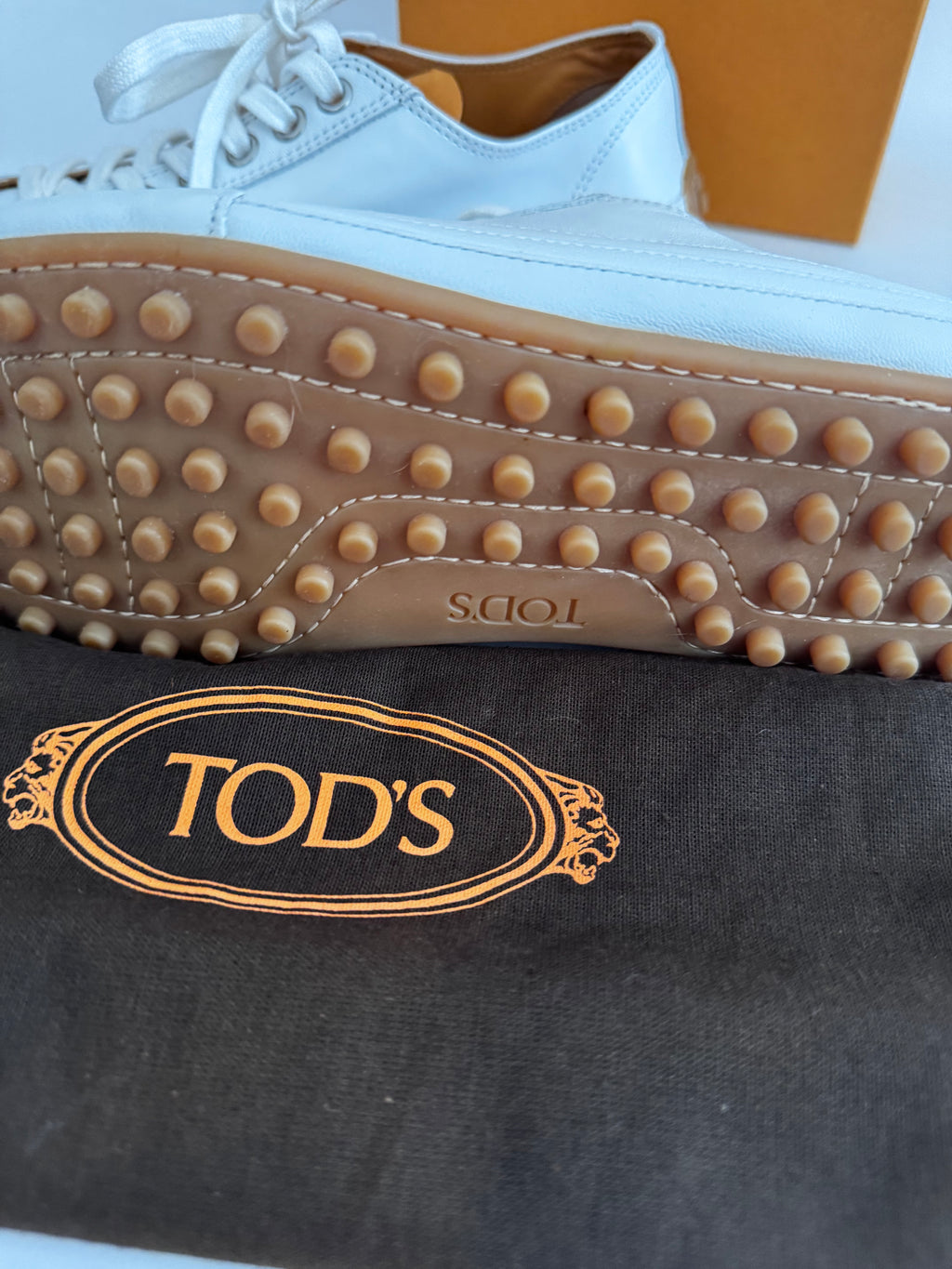 Neu & ungetragen: Tod’s Sneaker – Gr. 39 mit Box