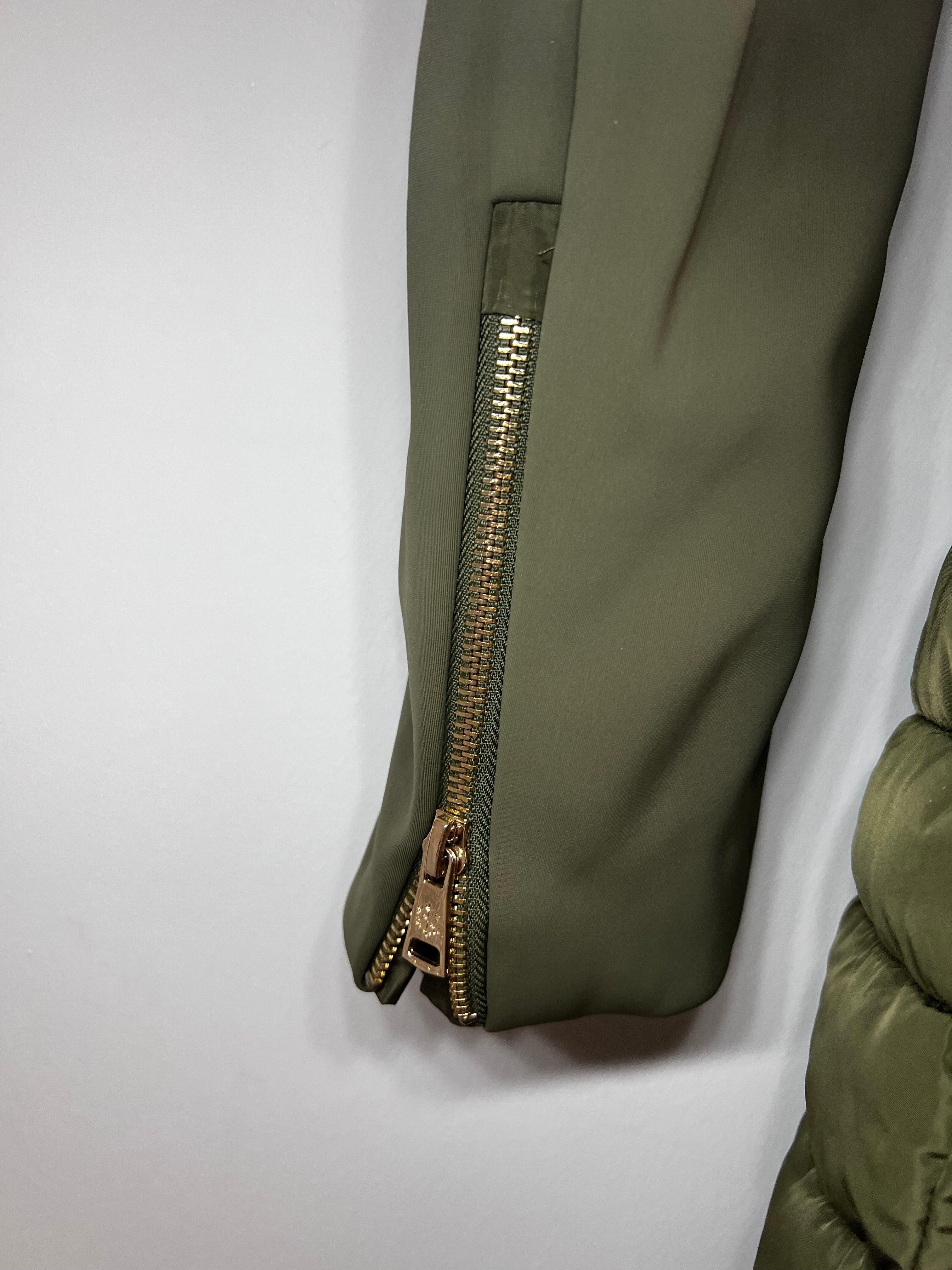 Mode Piu Anna Daunenmantel – Olivgrün, Größe M