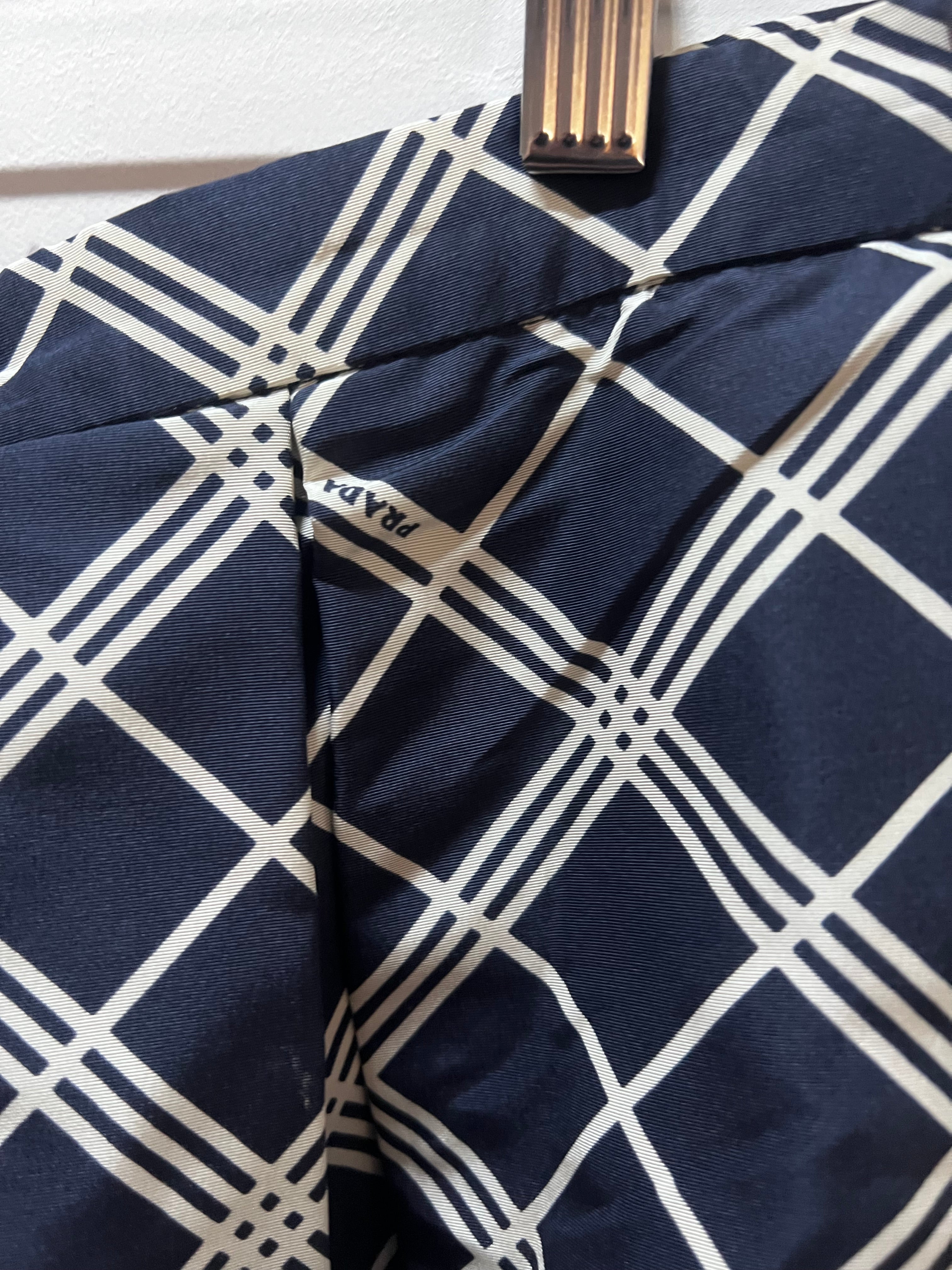 PRADA Milano – Eleganter Rock mit Karomuster