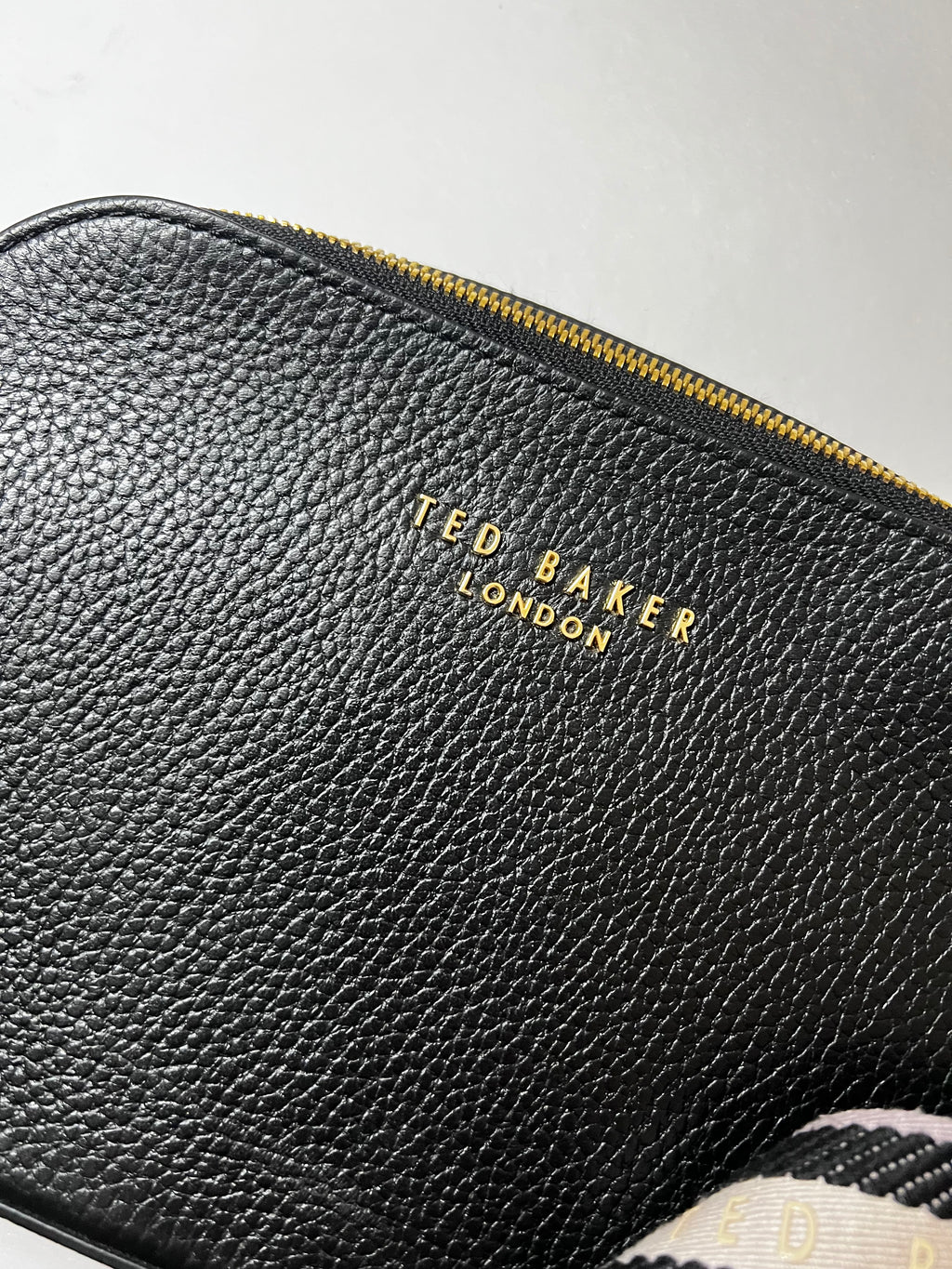 Ted Baker Umhängetasche