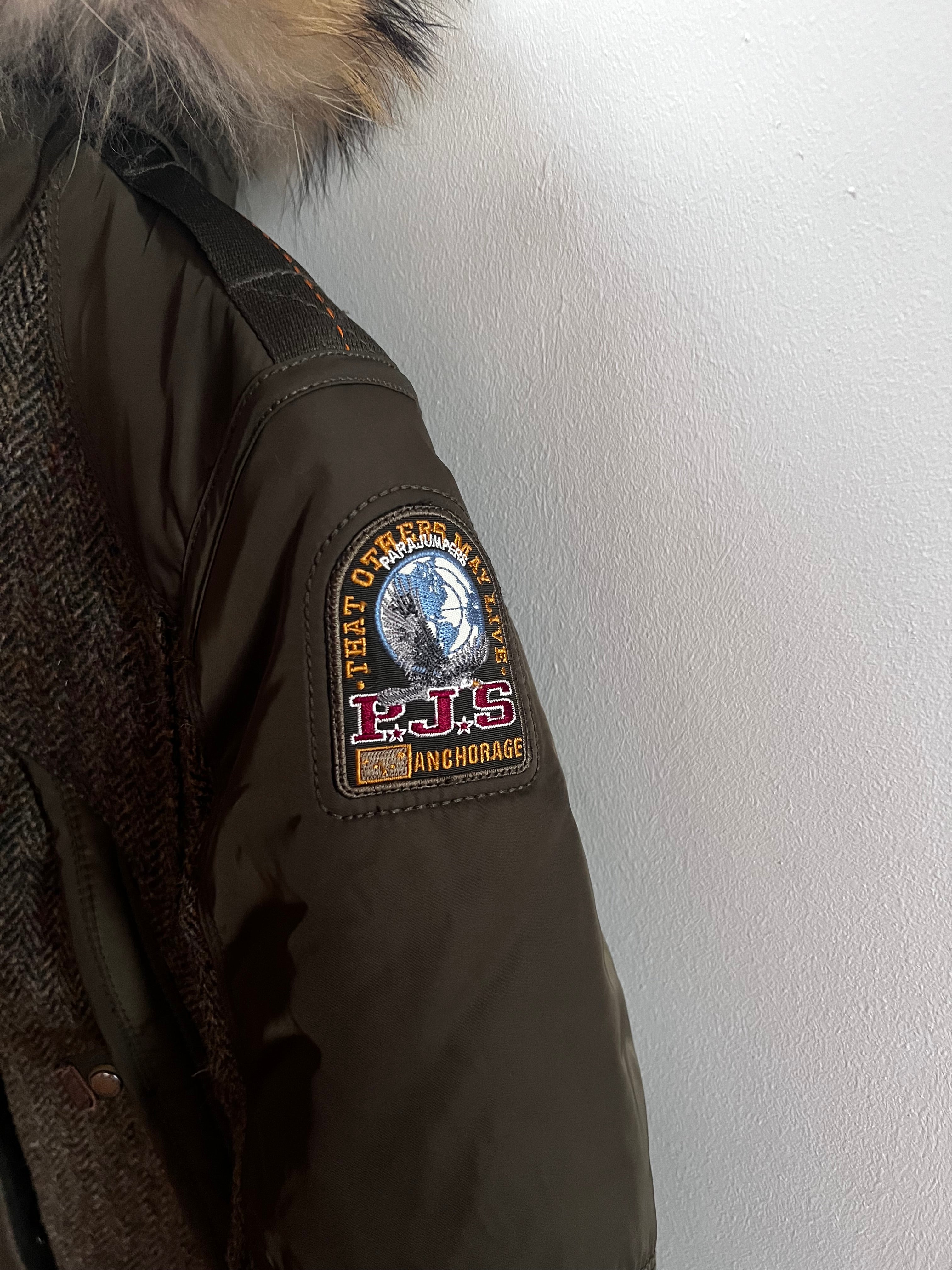 Parajumpers x Harris Tweed Winterjacke – Gr. M – Echtfellkapuze