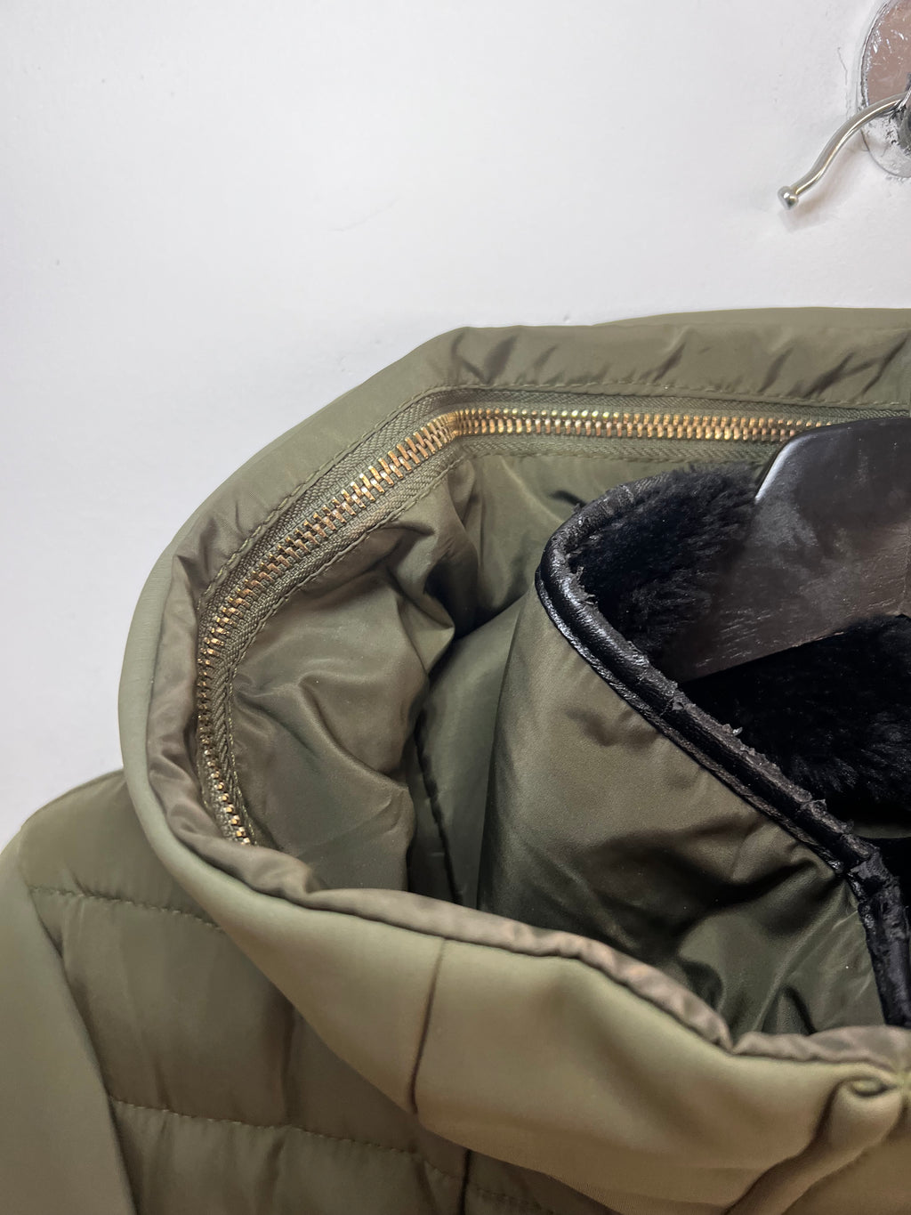 Mode Piu Anna Daunenmantel – Olivgrün, Größe M