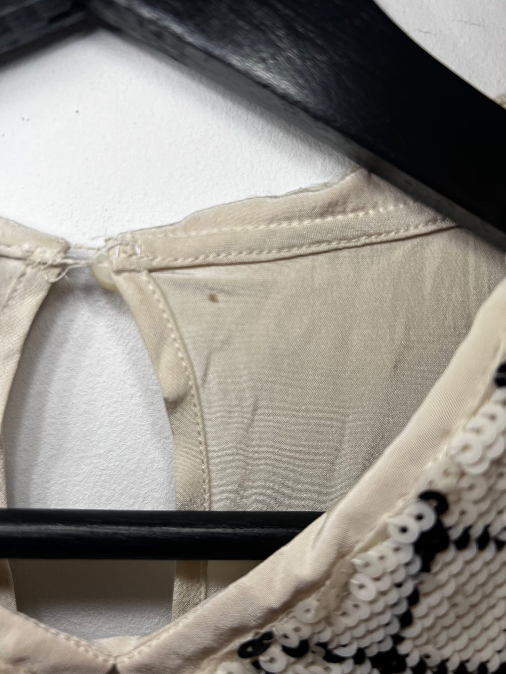 Prada Milano – Elegantes Kleid mit Paillettenkragen