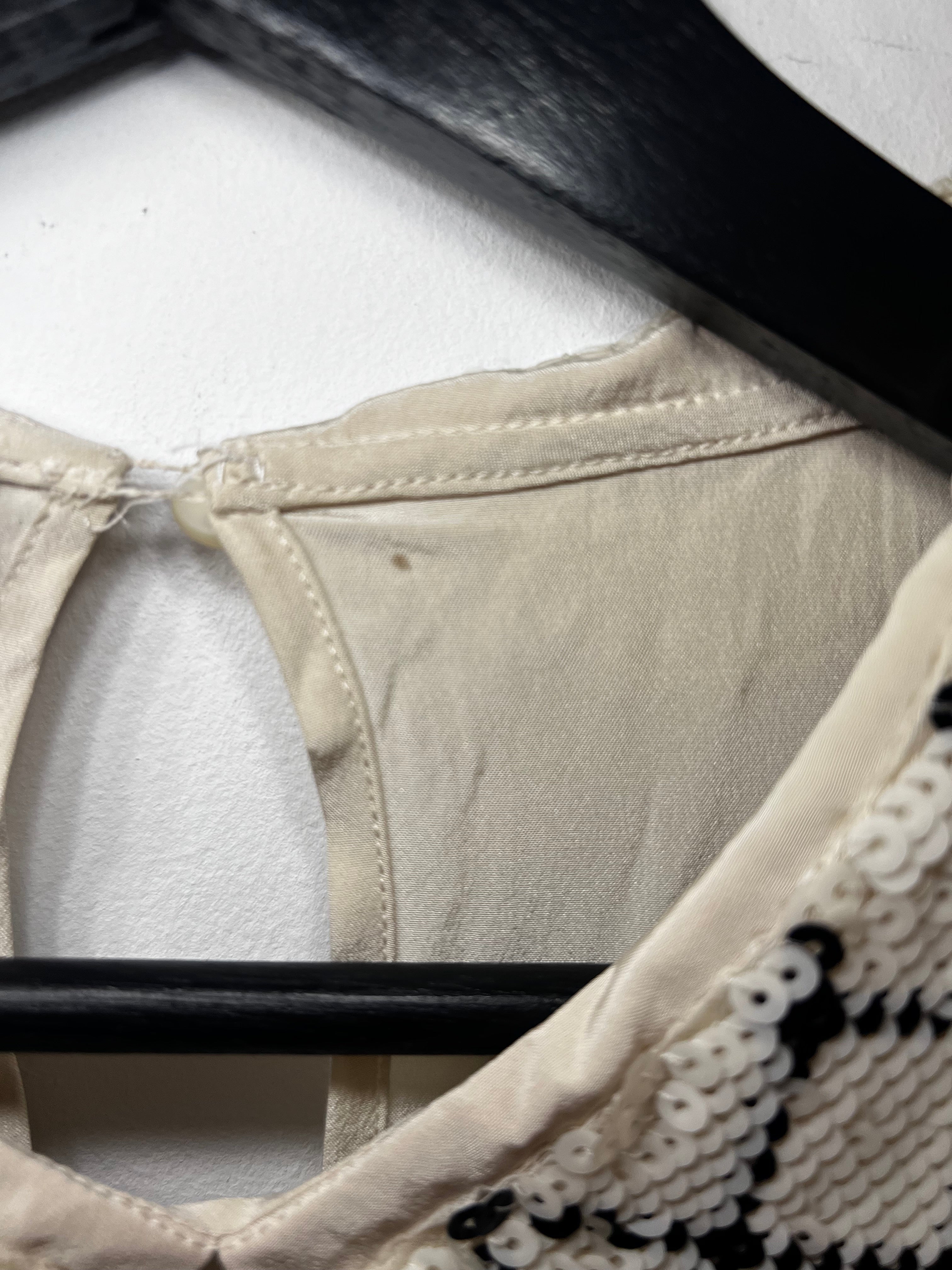 Prada Milano – Elegantes Kleid mit Paillettenkragen