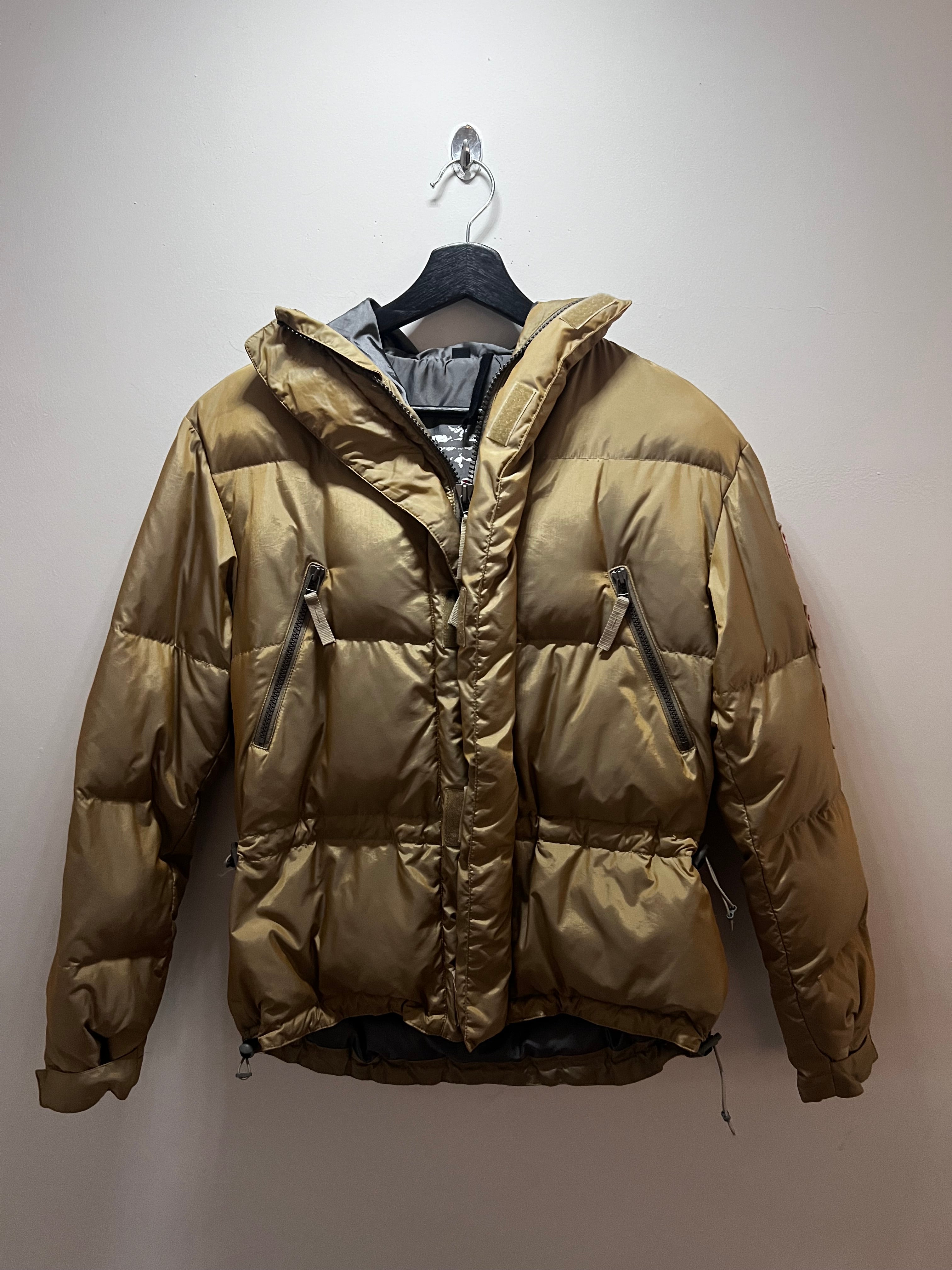 Stylische beige/goldene Steppjacke – XS