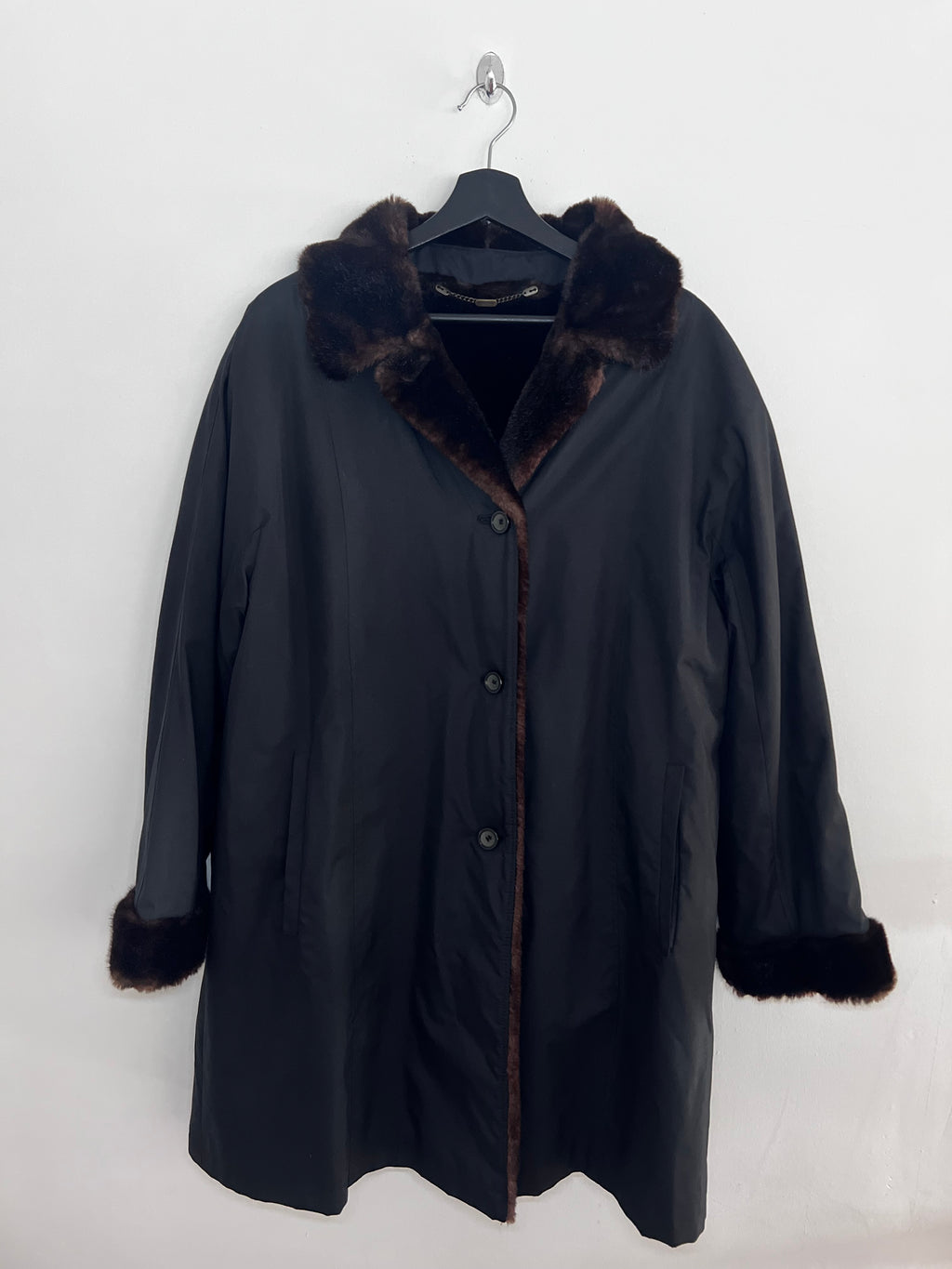 Fuchs Schmitt Mantel mit Fellbesatz – Größe L