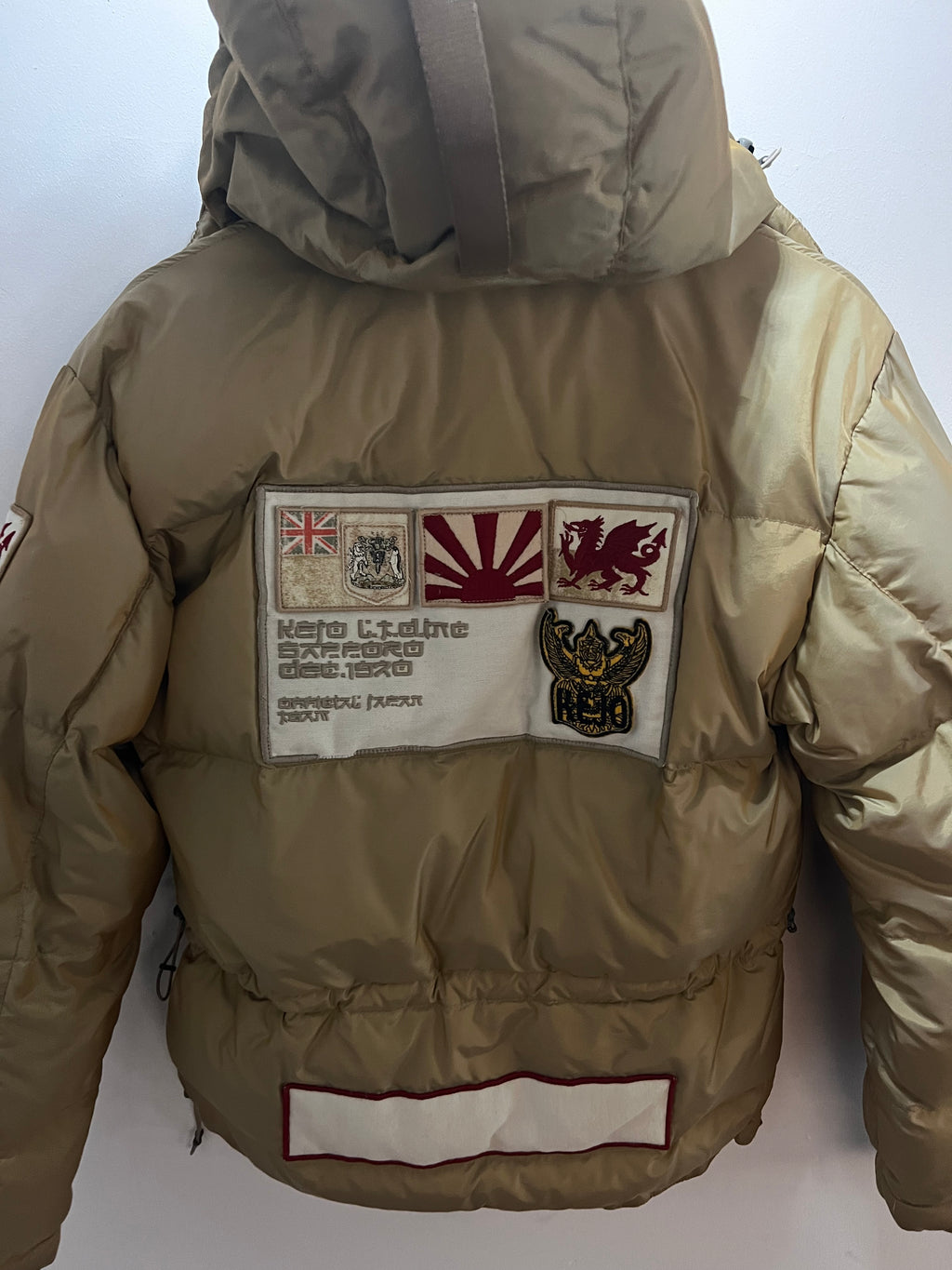 Stylische beige/goldene Steppjacke – XS