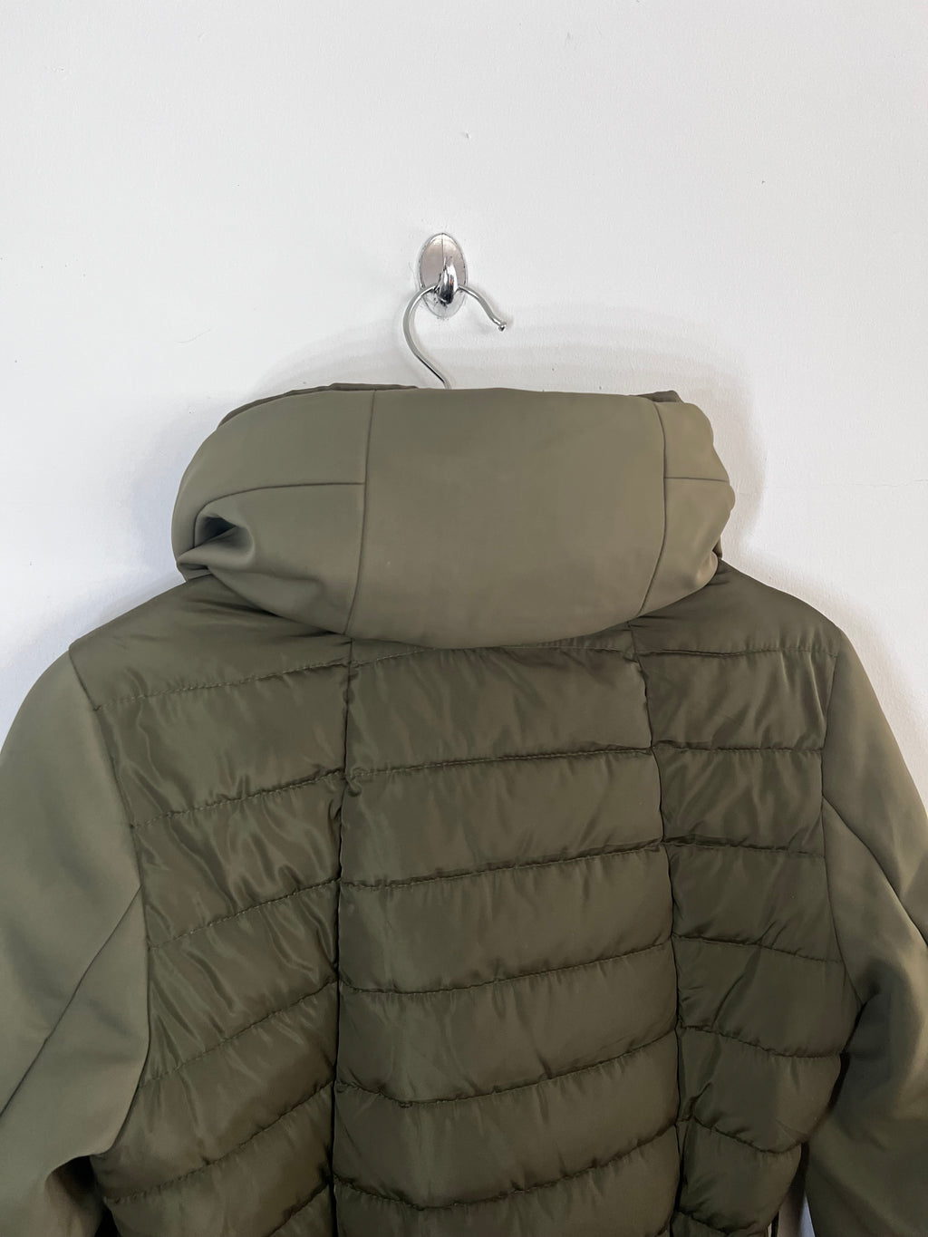 Mode Piu Anna Daunenmantel – Olivgrün, Größe M