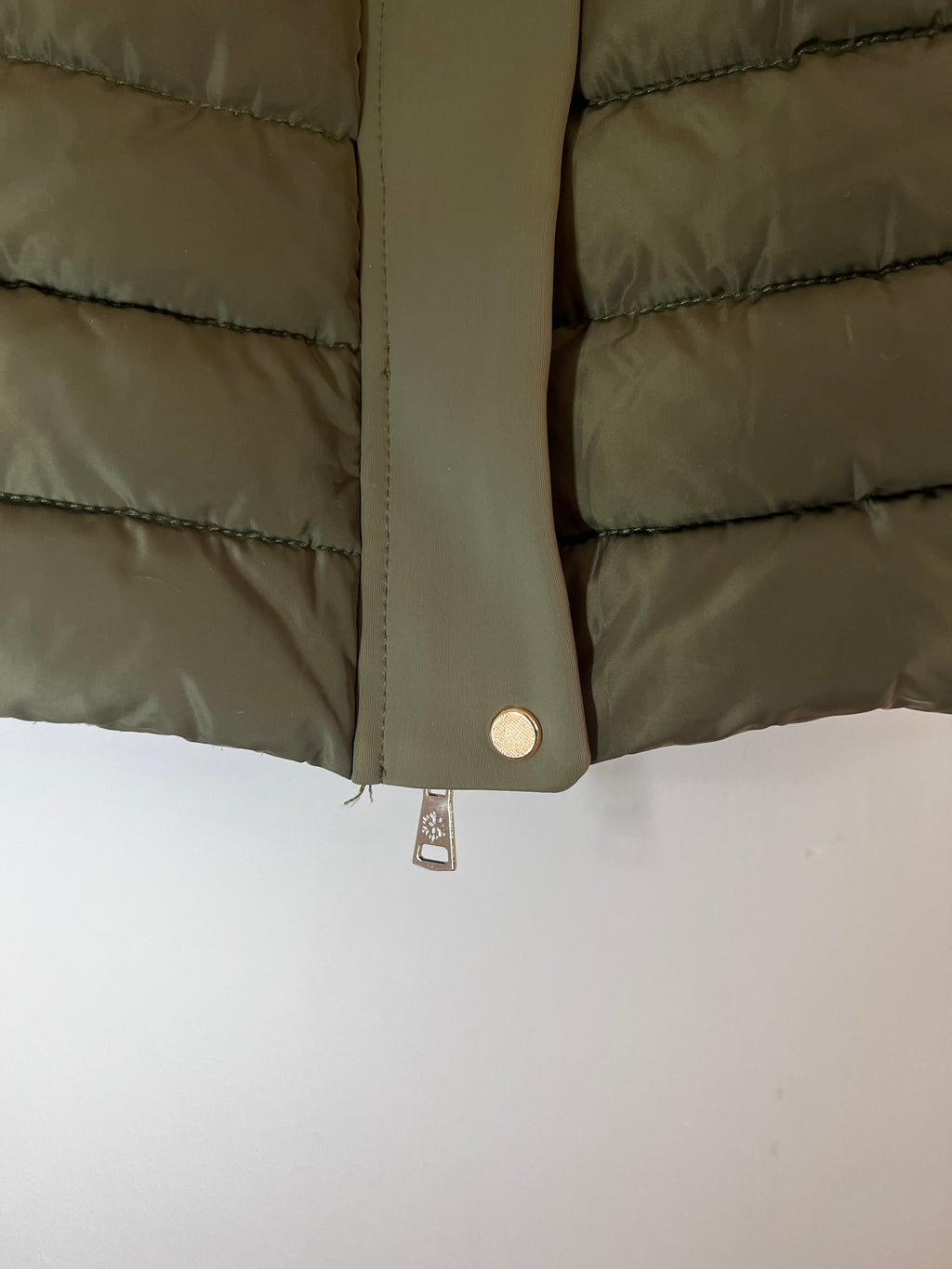 Mode Piu Anna Daunenmantel – Olivgrün, Größe M