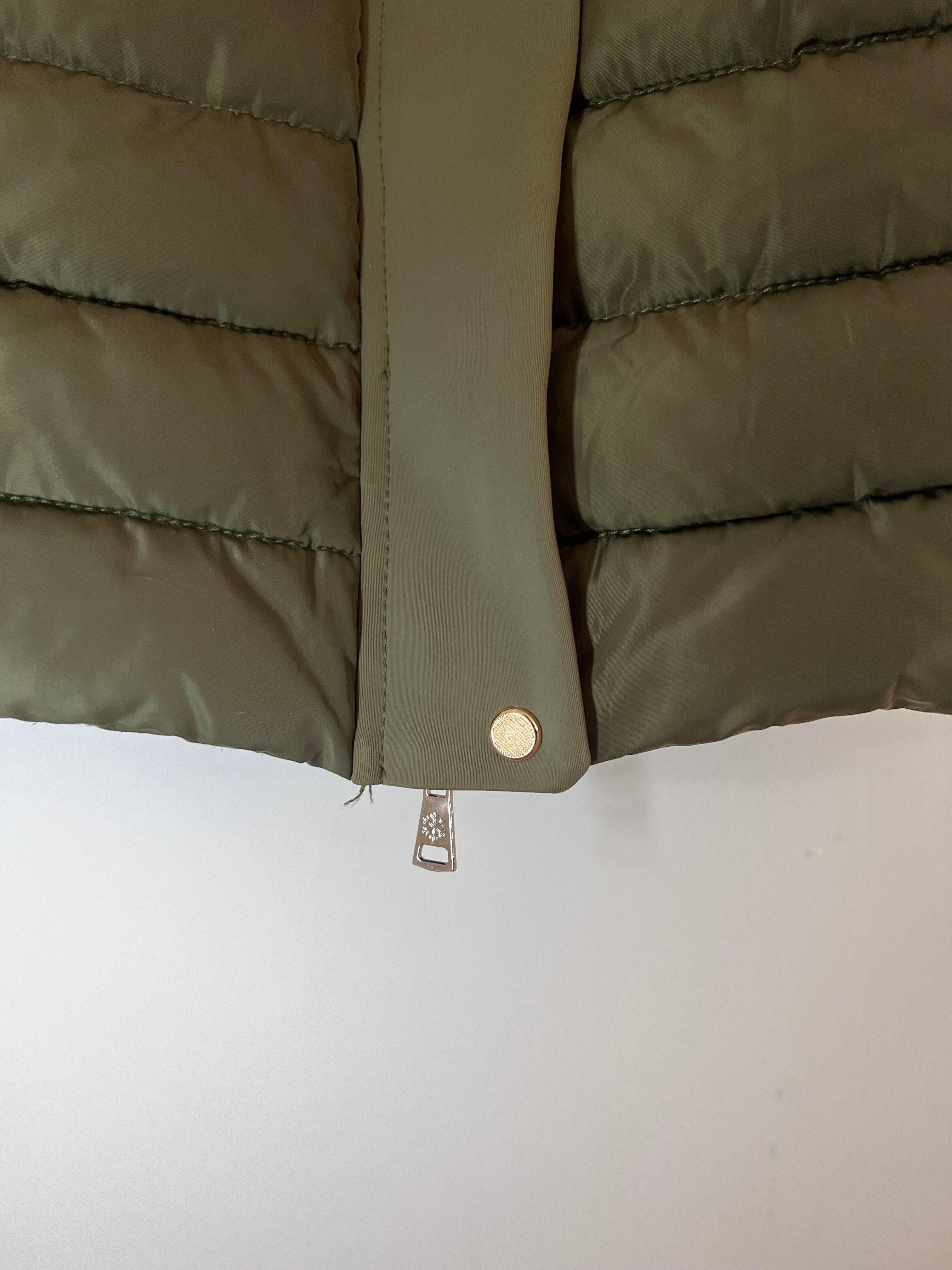 Mode Piu Anna Daunenmantel – Olivgrün, Größe M