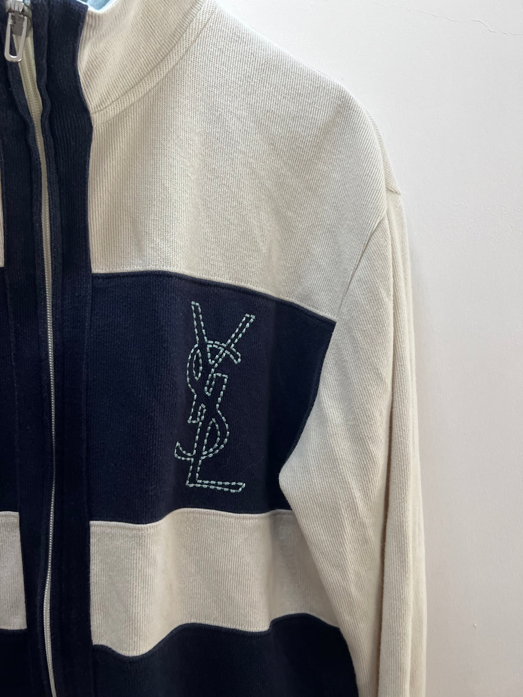 Yves Saint Laurent (YSL) Sweatjacke – Creme/Marineblau, Größe M