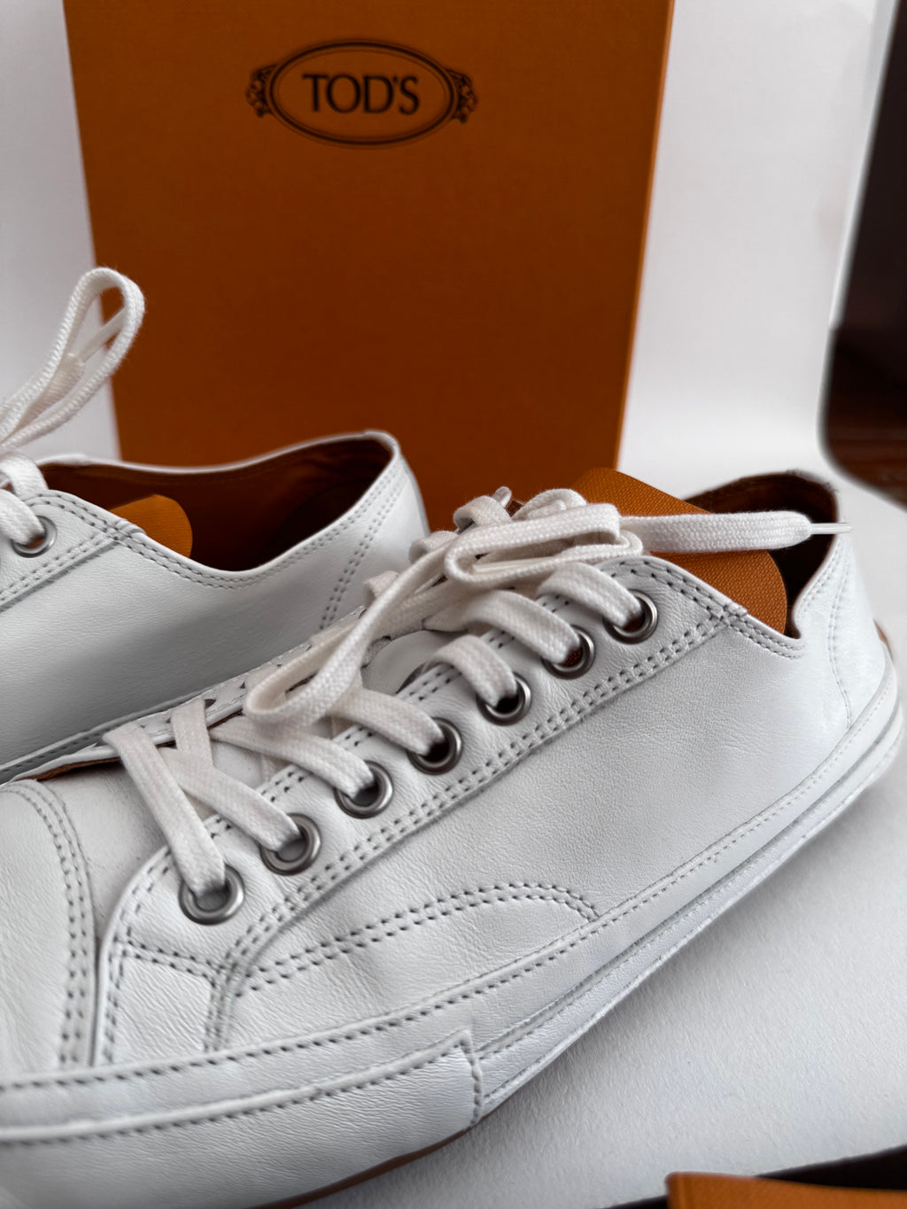 Neu & ungetragen: Tod’s Sneaker – Gr. 39 mit Box