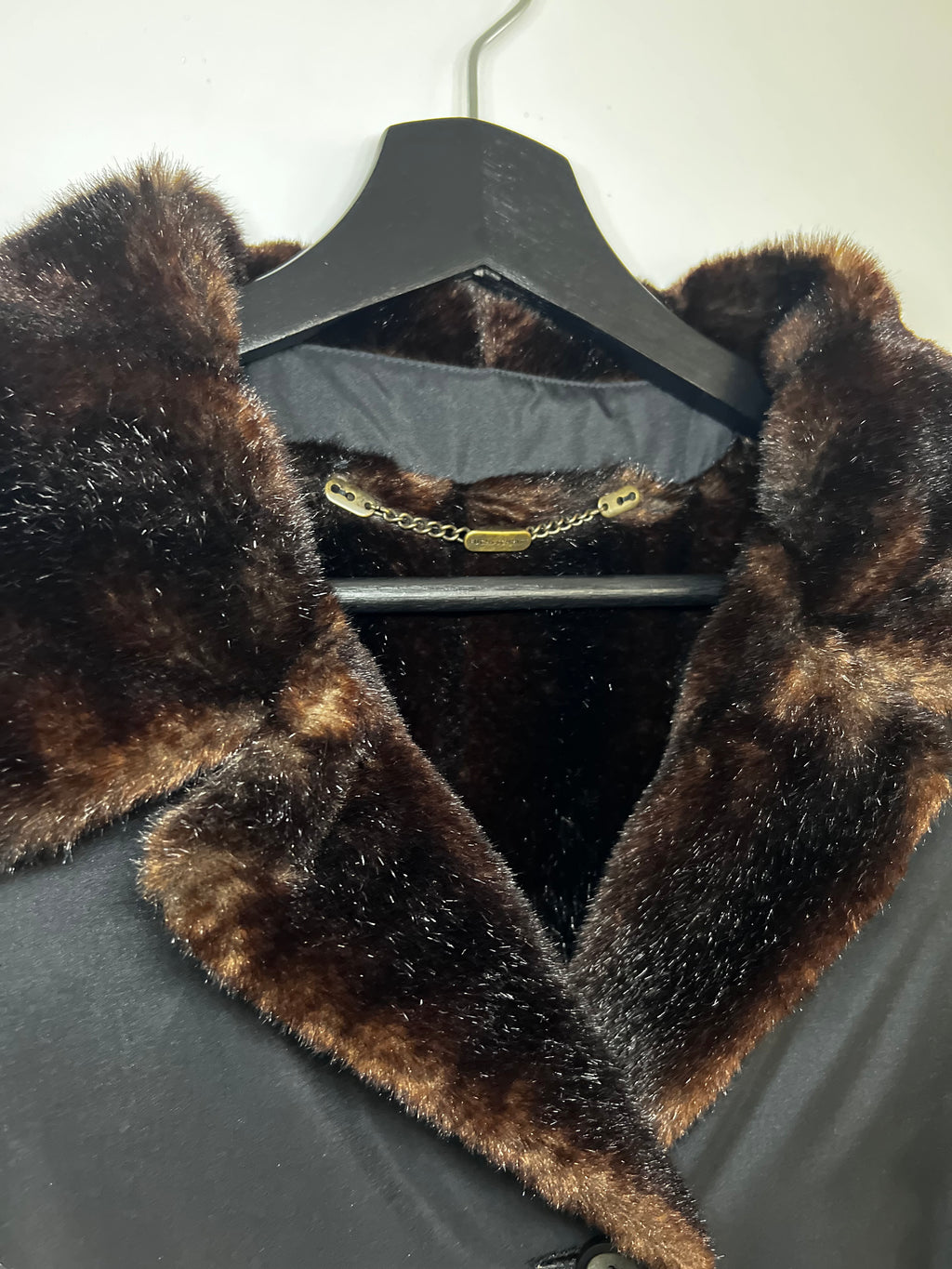 Fuchs Schmitt Mantel mit Fellbesatz – Größe L