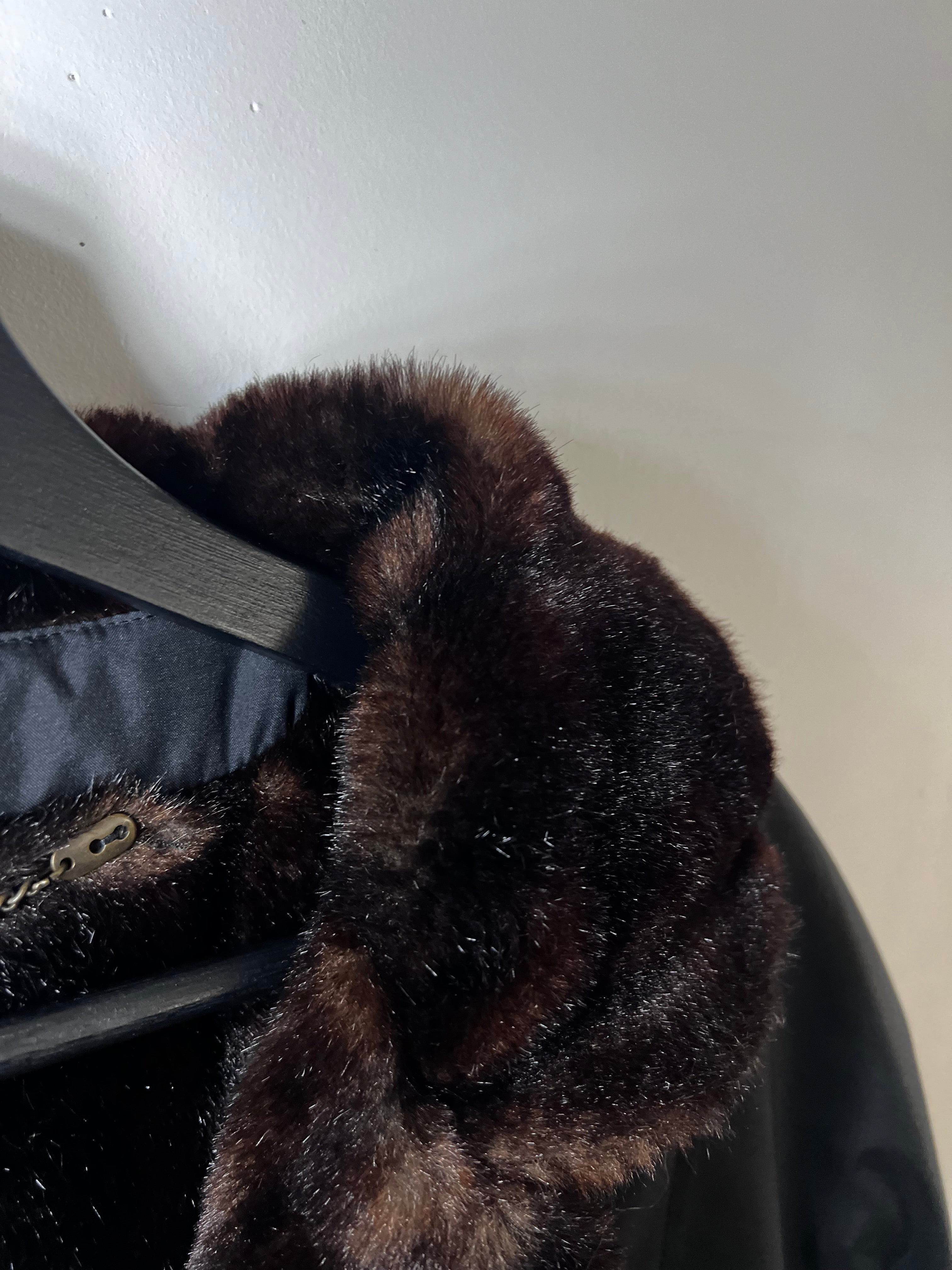 Fuchs Schmitt Mantel mit Fellbesatz – Größe L