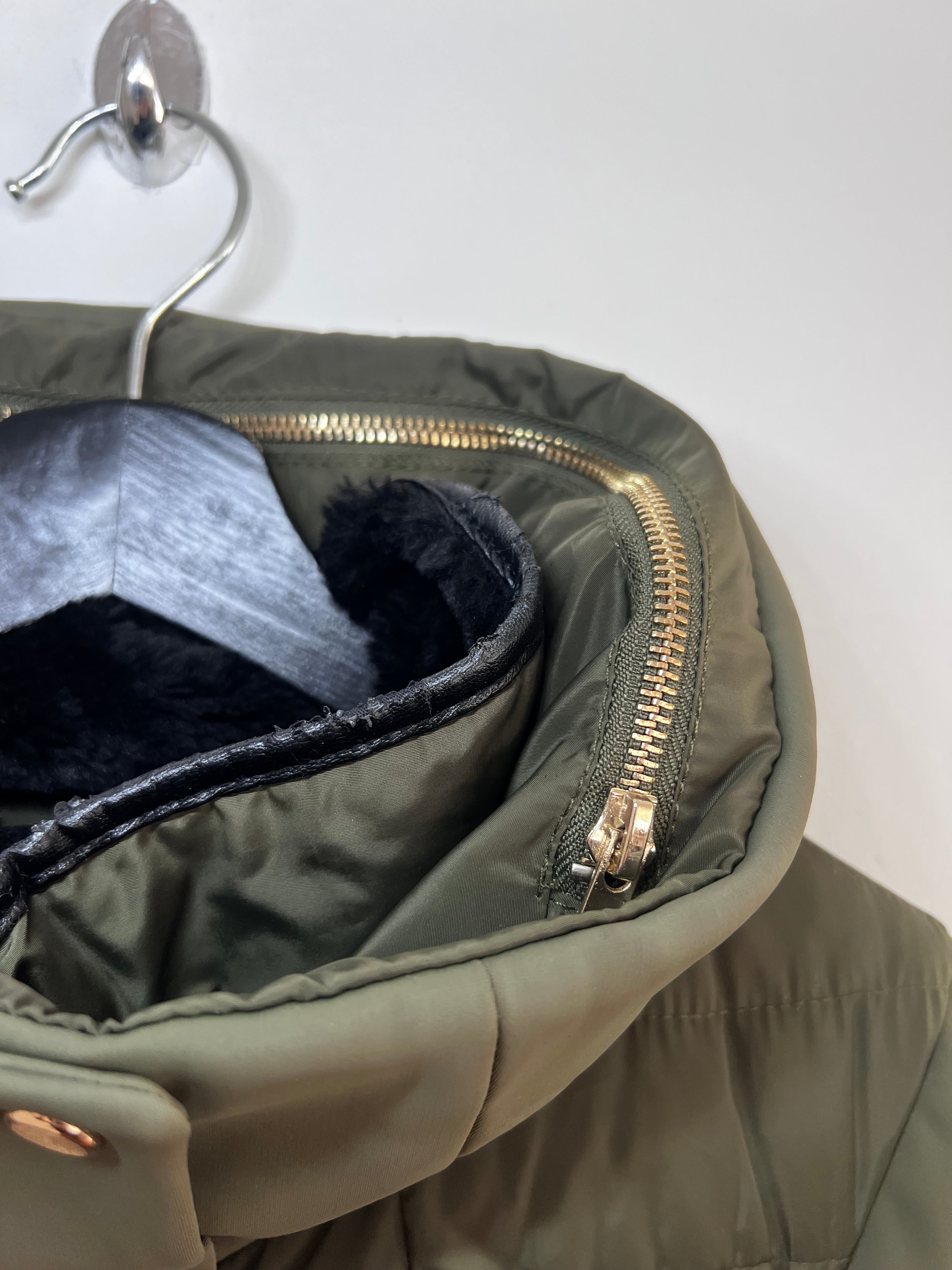 Mode Piu Anna Daunenmantel – Olivgrün, Größe M