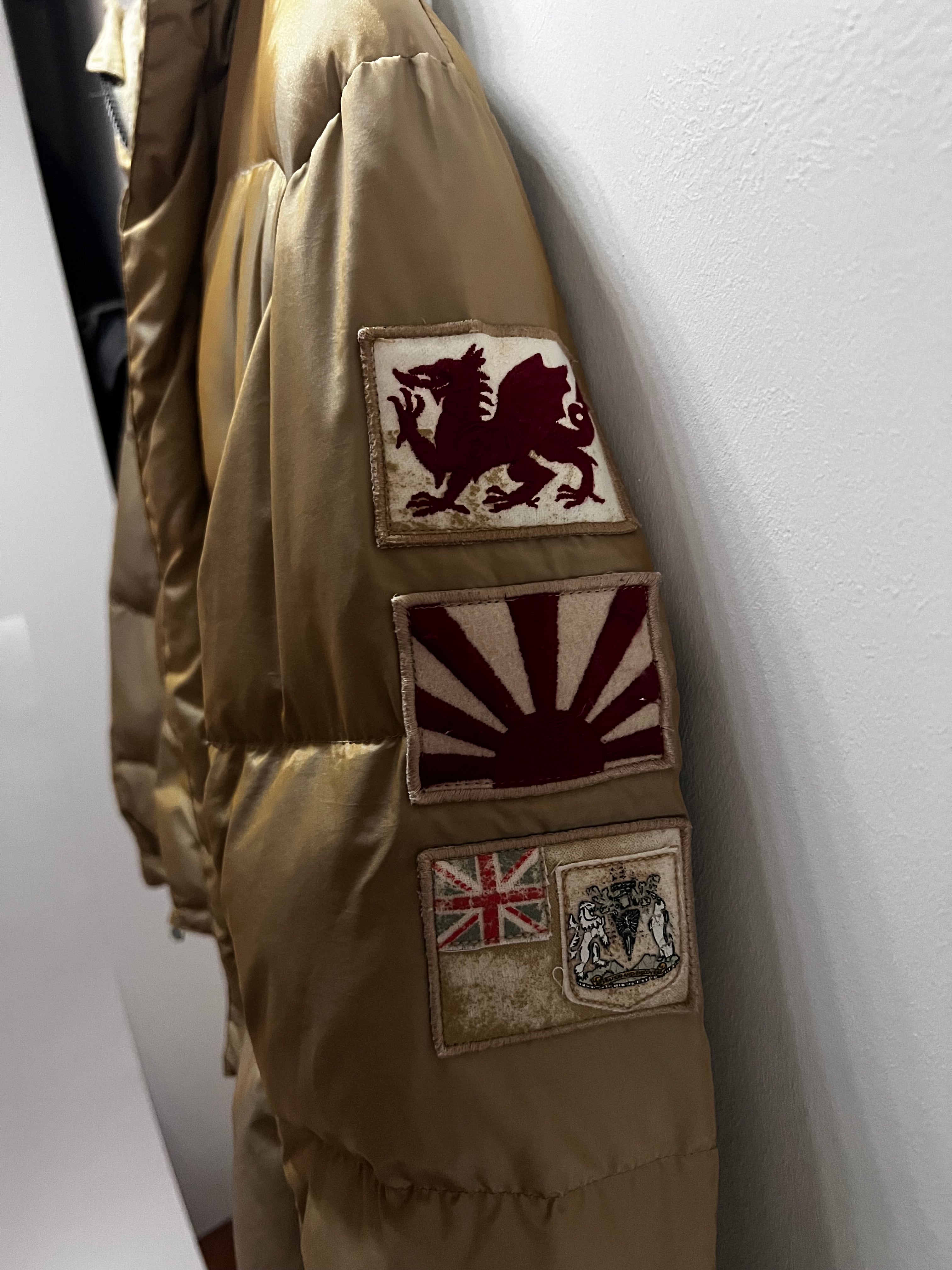 Stylische beige/goldene Steppjacke – XS