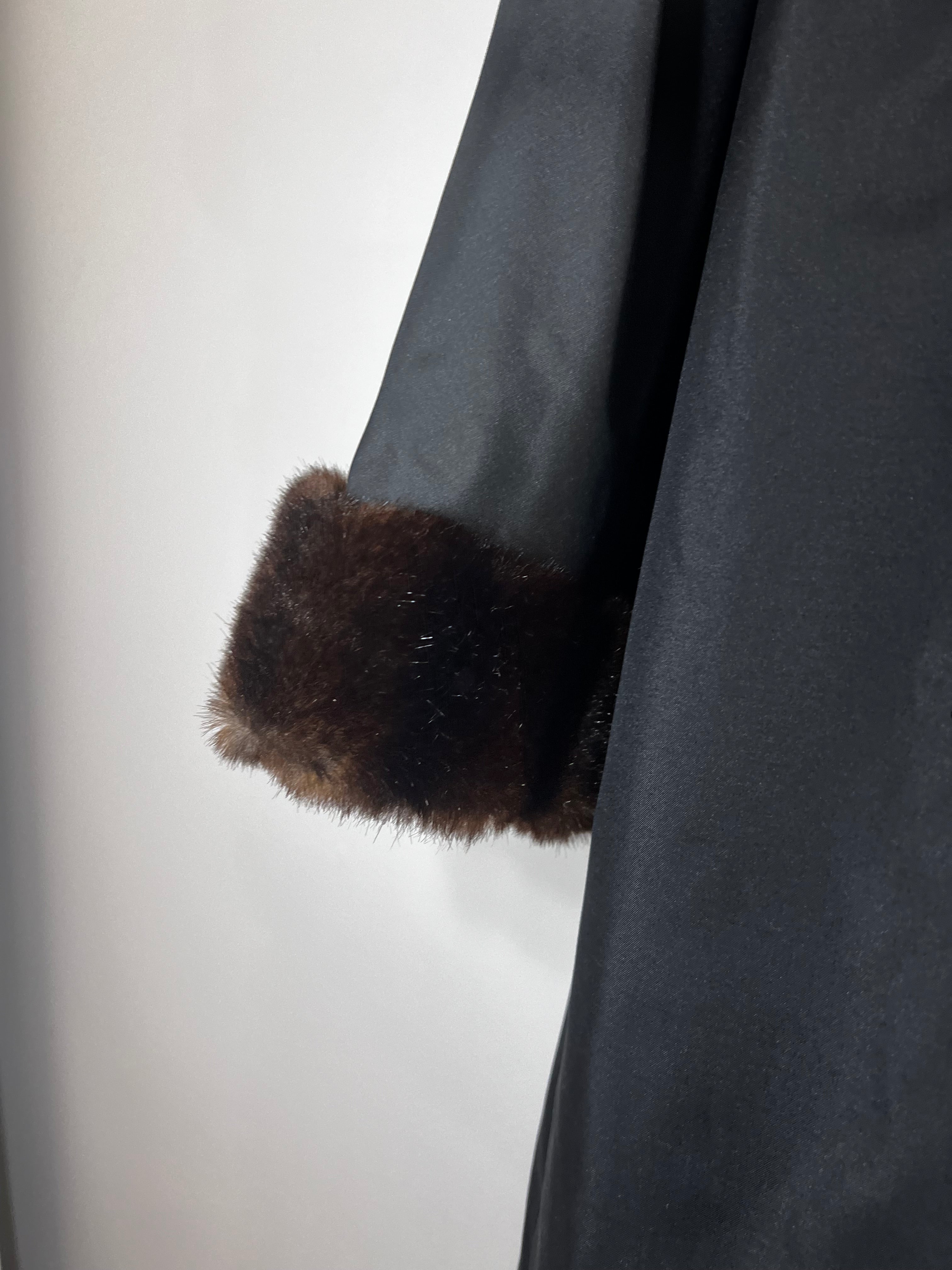 Fuchs Schmitt Mantel mit Fellbesatz – Größe L