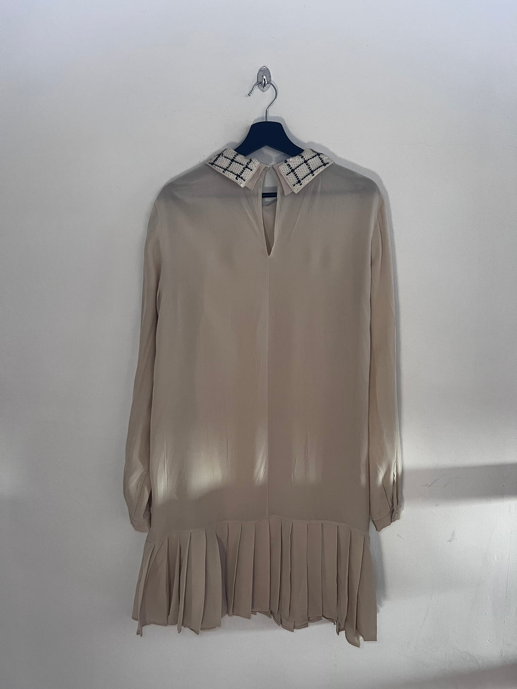 Prada Milano – Elegantes Kleid mit Paillettenkragen